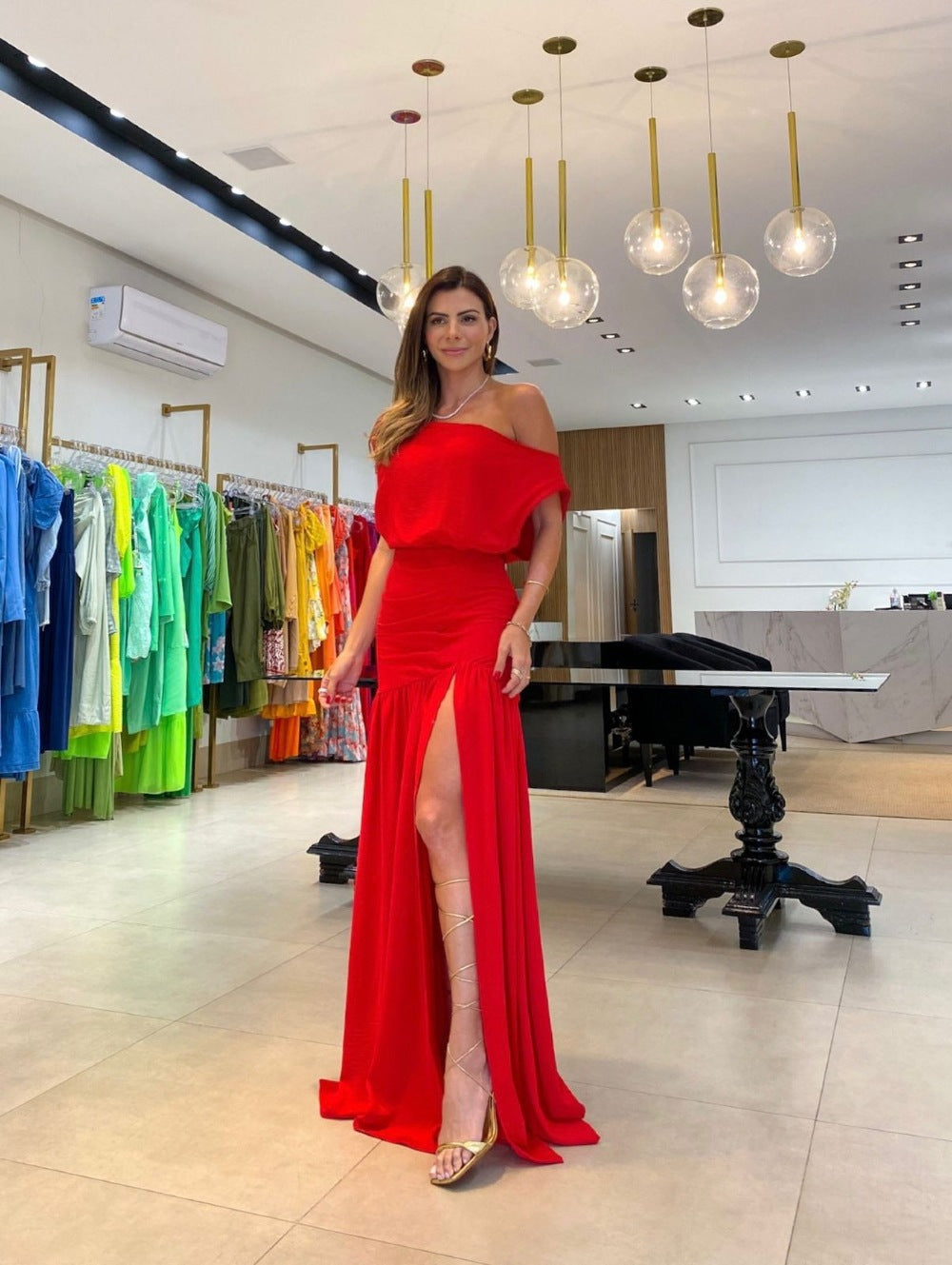 Vestido longo de fenda vermelho