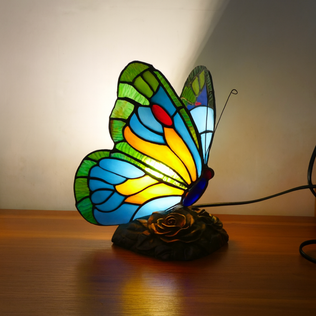 Luminária Borboleta Azul com Design Escultural